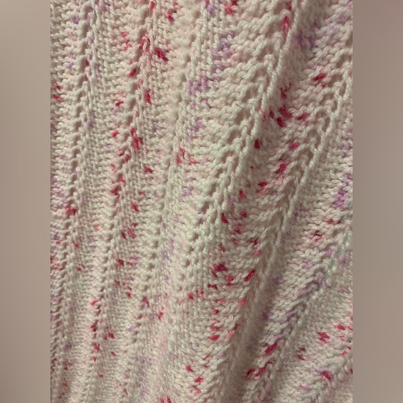 Beautiful soft pink crochet throw - Picture 3 of 4